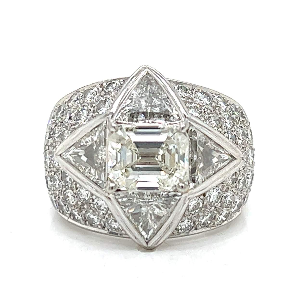 18K White Gold Diamond Cocktail Ring