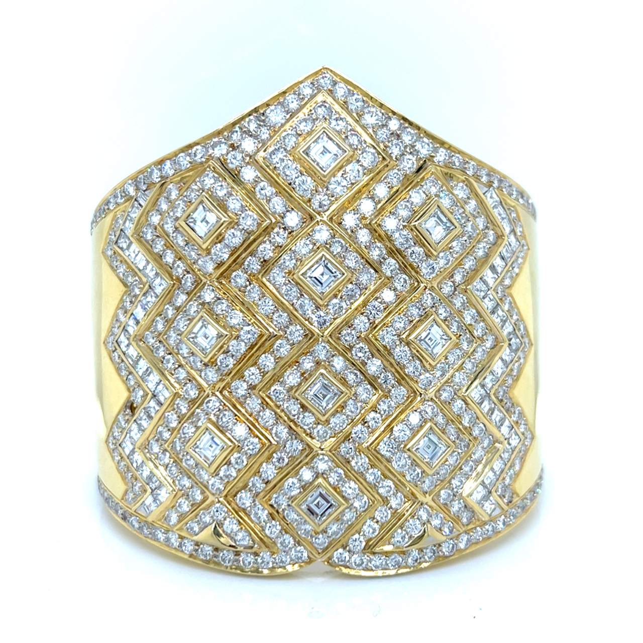 18K Yellow Gold 31.00 Ct. Diamond Cuff