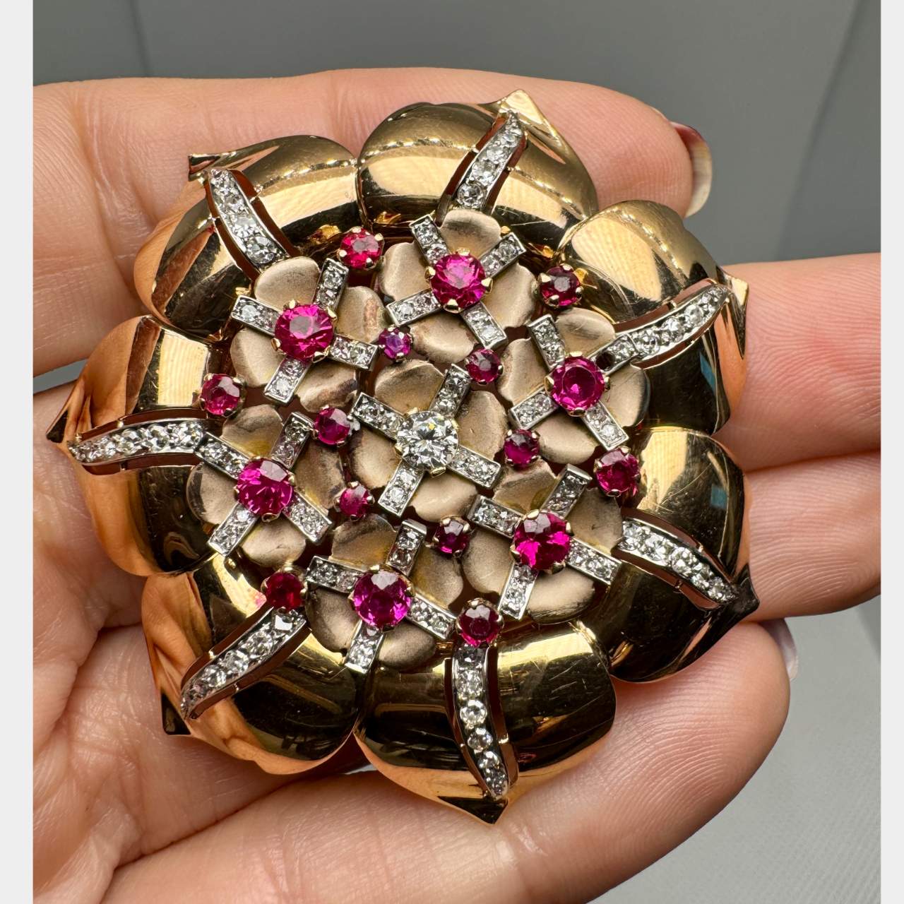 18K Yellow Gold Diamond Flower Brooch