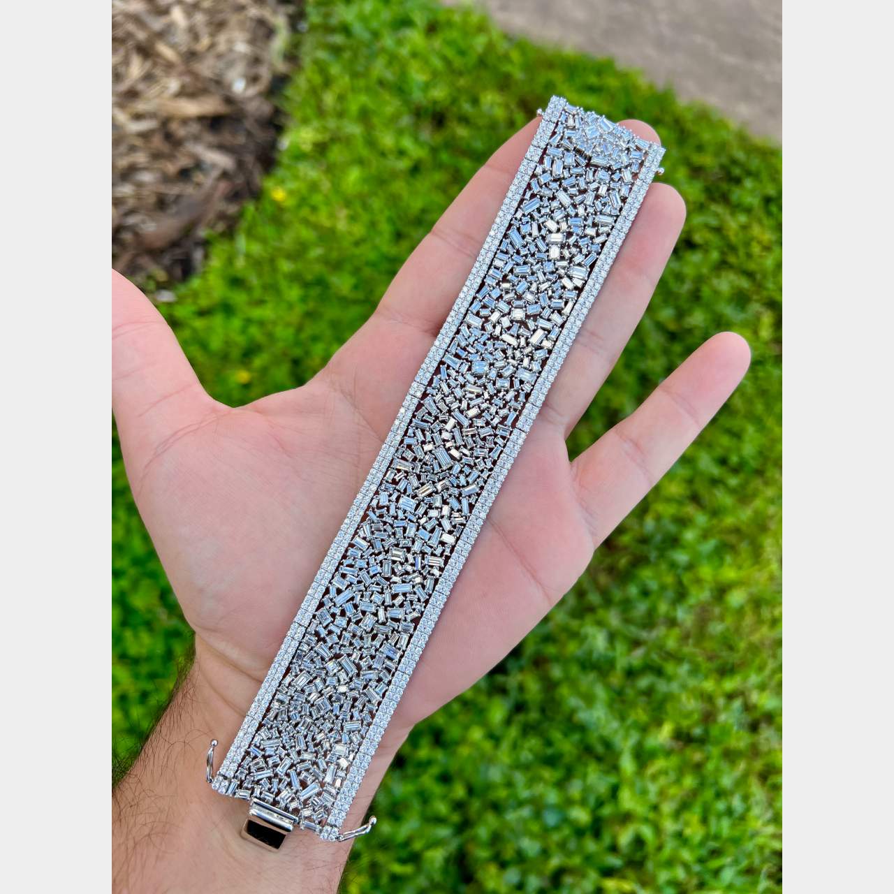 18K White Gold 43.00 Ct. Diamond Bracelet